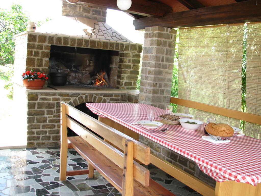 Guest House Nena Motovun Rum bild
